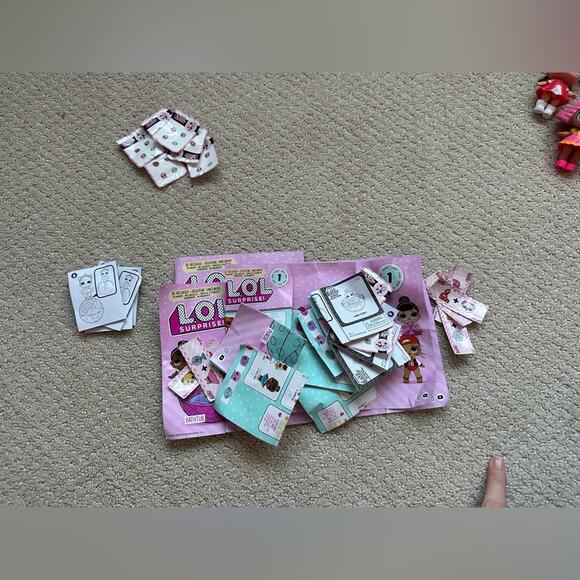 Lot of 11 LOL Dolls and 20+ Accessories - Picture 6 of 8